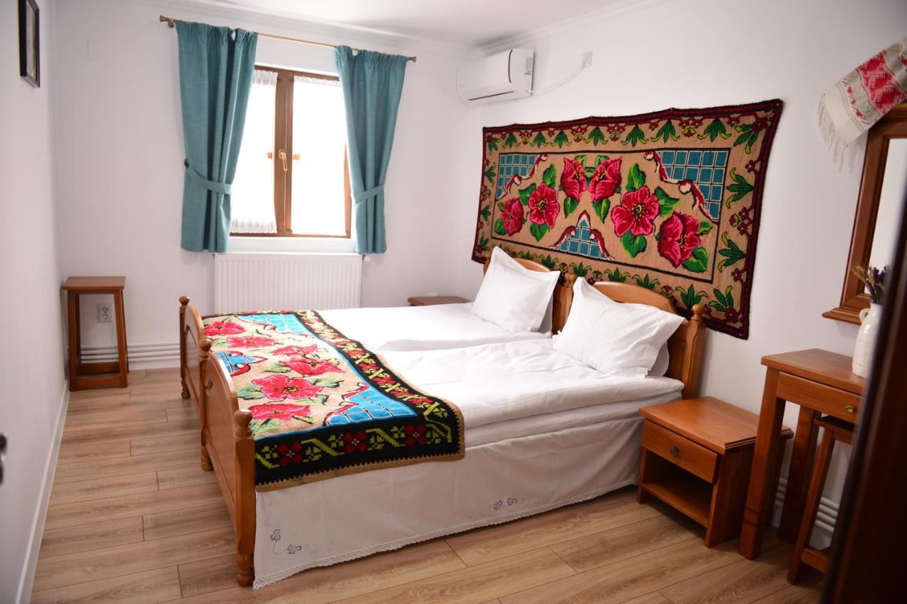 Dumbrava Hotel Uzlina Luaran gambar
